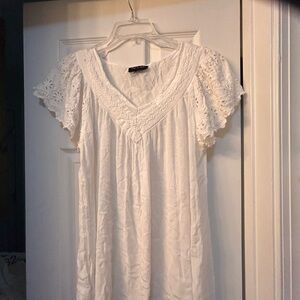 ☀️3/$10☀️ Step in Style White Lace eyelet Sleeve Blouse small